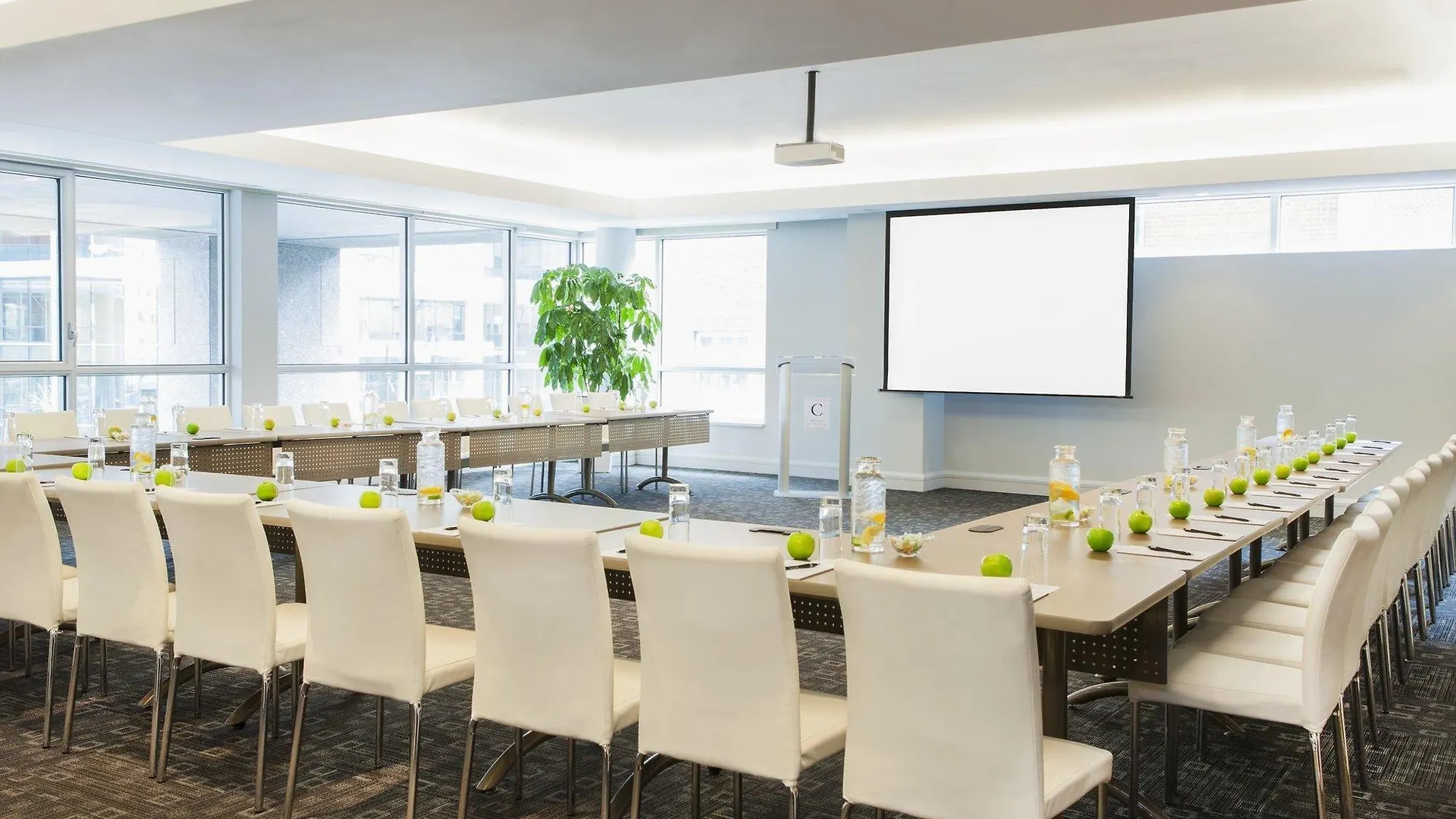 *****  Warwick Le Crystal - Montreal Hotel Canada