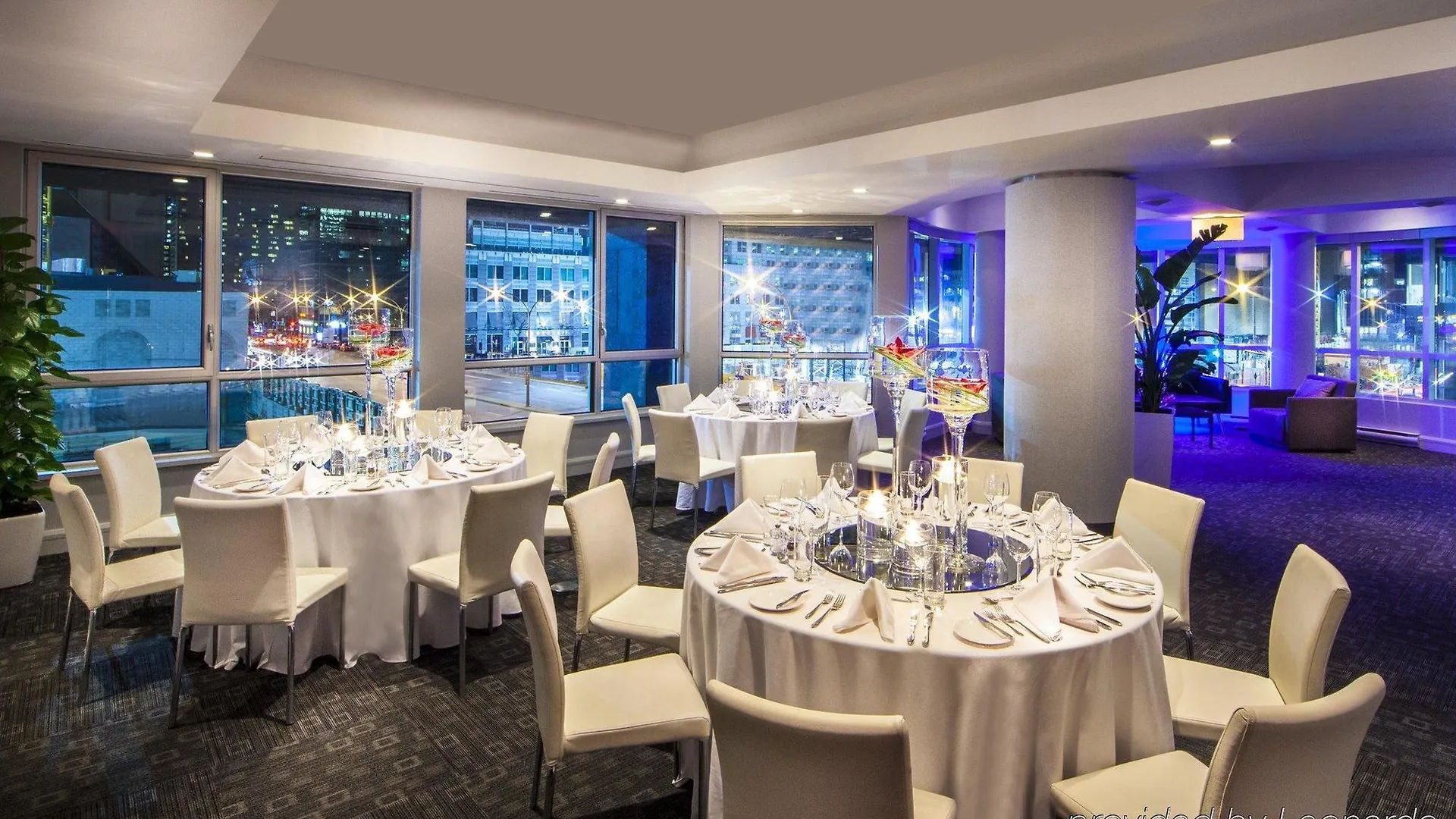Warwick Le Crystal - Montreal Hotel