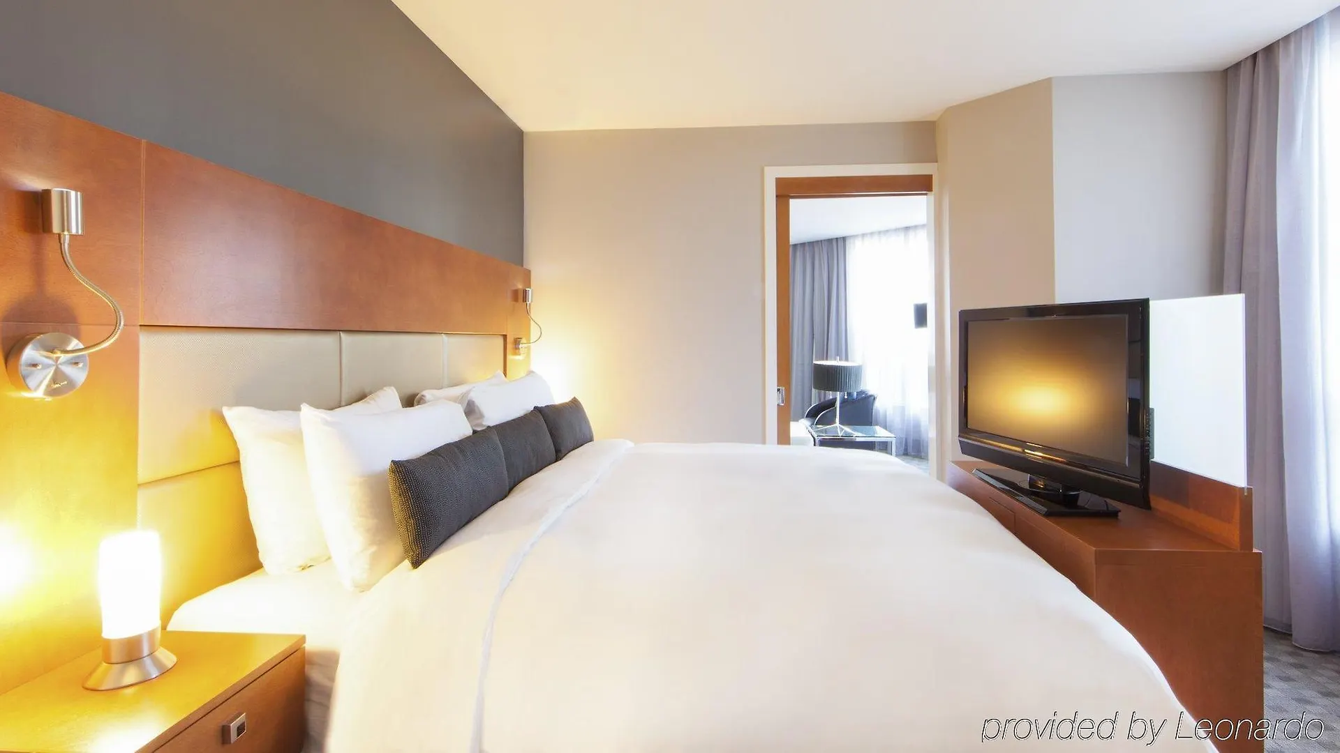 *****  Warwick Le Crystal - Montreal Hotel Canada