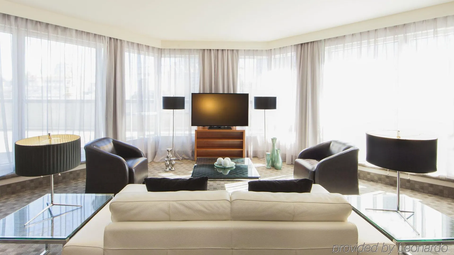 Warwick Le Crystal - Montreal Hotel 5*,