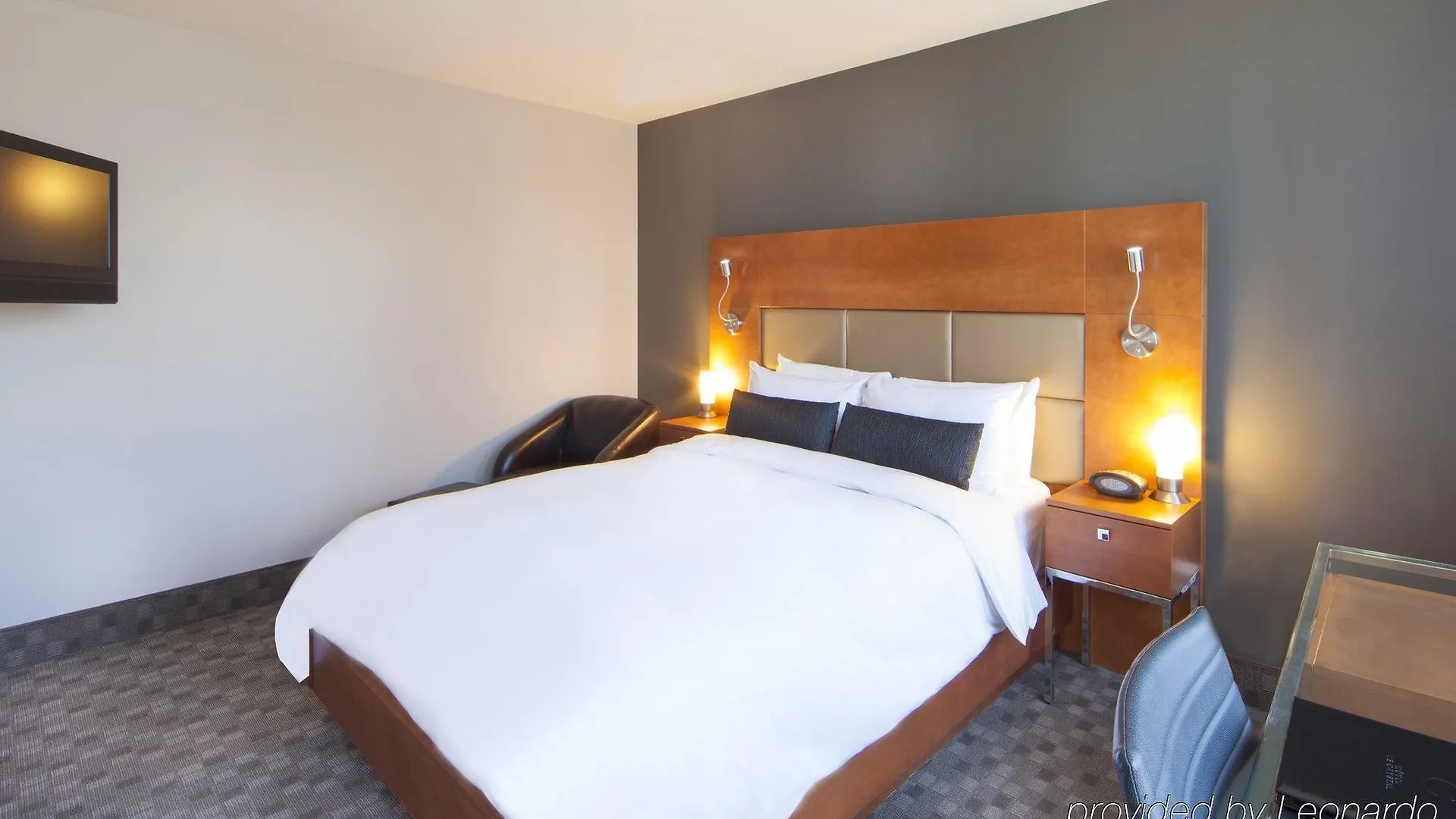 Warwick Le Crystal - Montreal Hotel