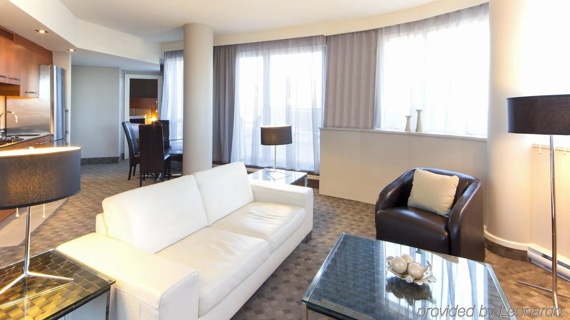 Warwick Le Crystal - Montreal Hotel 5*,