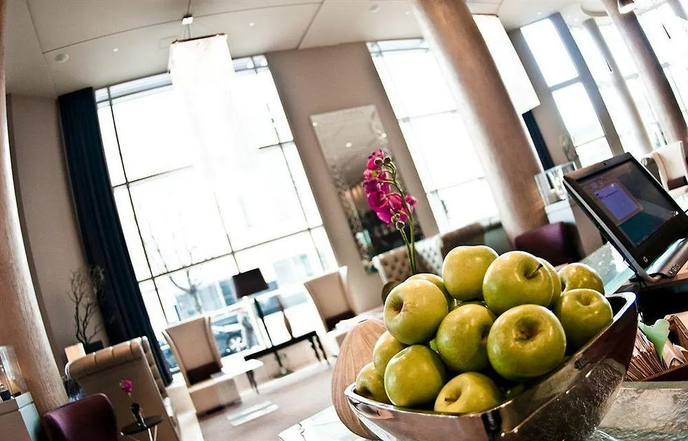 *****  Warwick Le Crystal - Montreal Hotel Canada