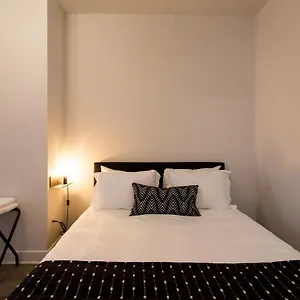 Apartment Light Filled 2 Bdr Unit In Mile End By Den