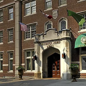 https://windsor-arms-hotel.niagara-fallshotels.com