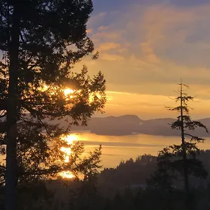 https://saltspring-oceanviewgetaway.hotels-victoria.net
