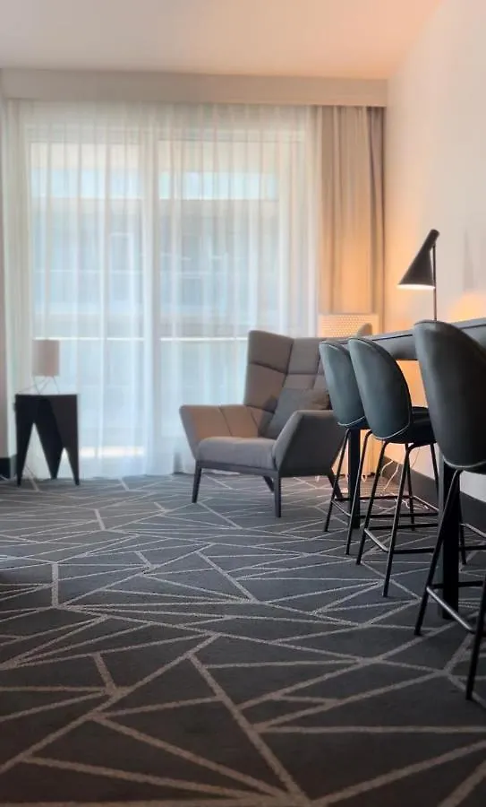Warwick Le Crystal - Montreal Hotel 5*,  Canada