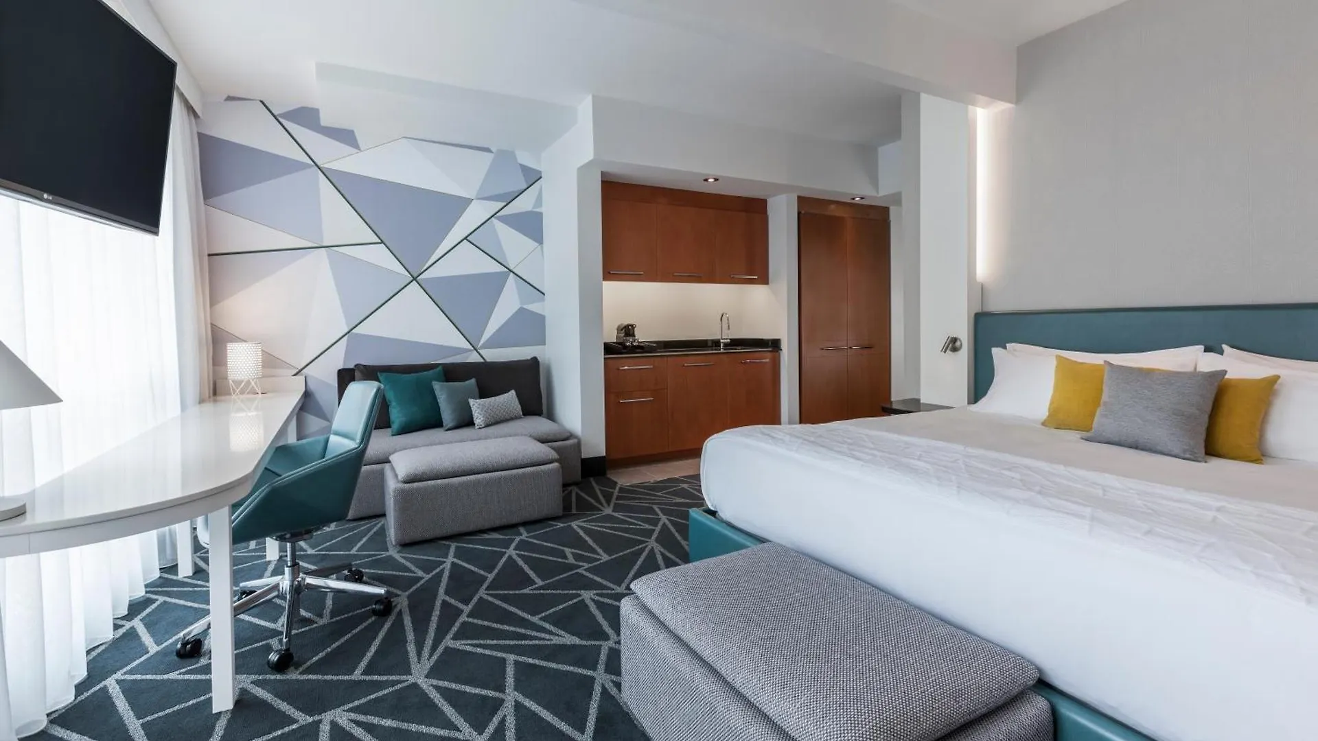 Warwick Le Crystal - Montreal Hotel