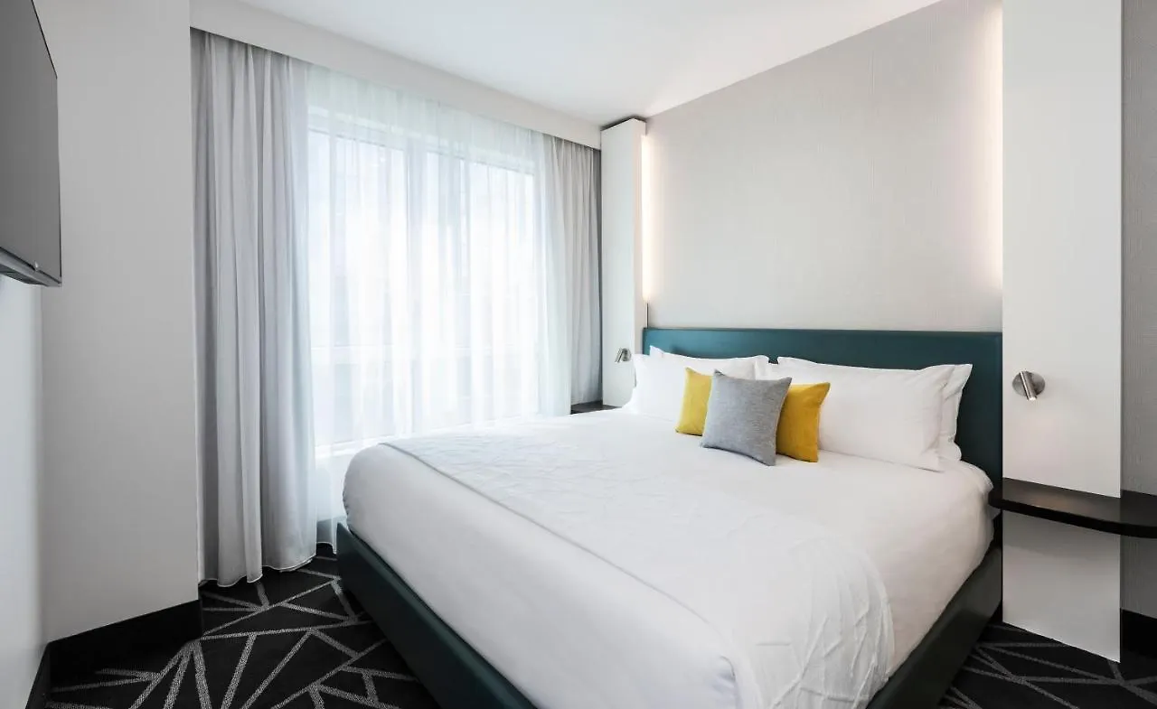 Warwick Le Crystal - Montreal Hotel