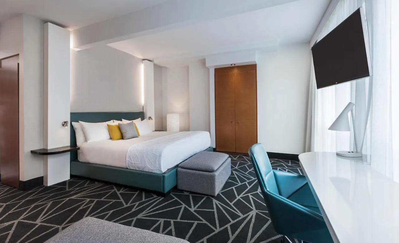 Warwick Le Crystal - Montreal Hotel