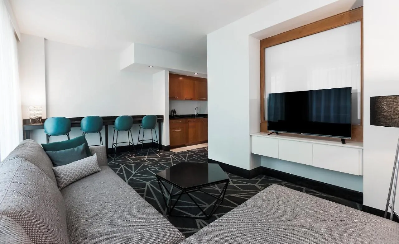 Warwick Le Crystal - Montreal Hotel