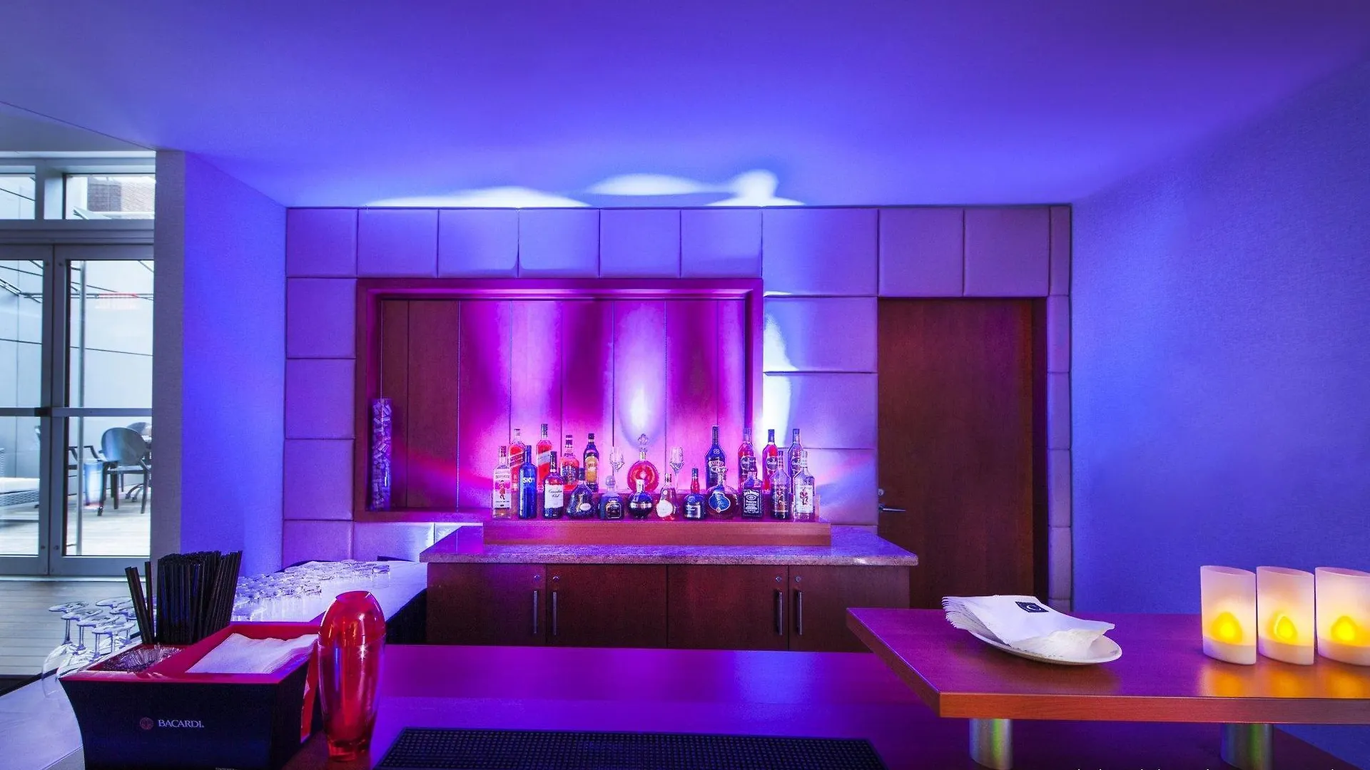 Warwick Le Crystal - Montreal Hotel
