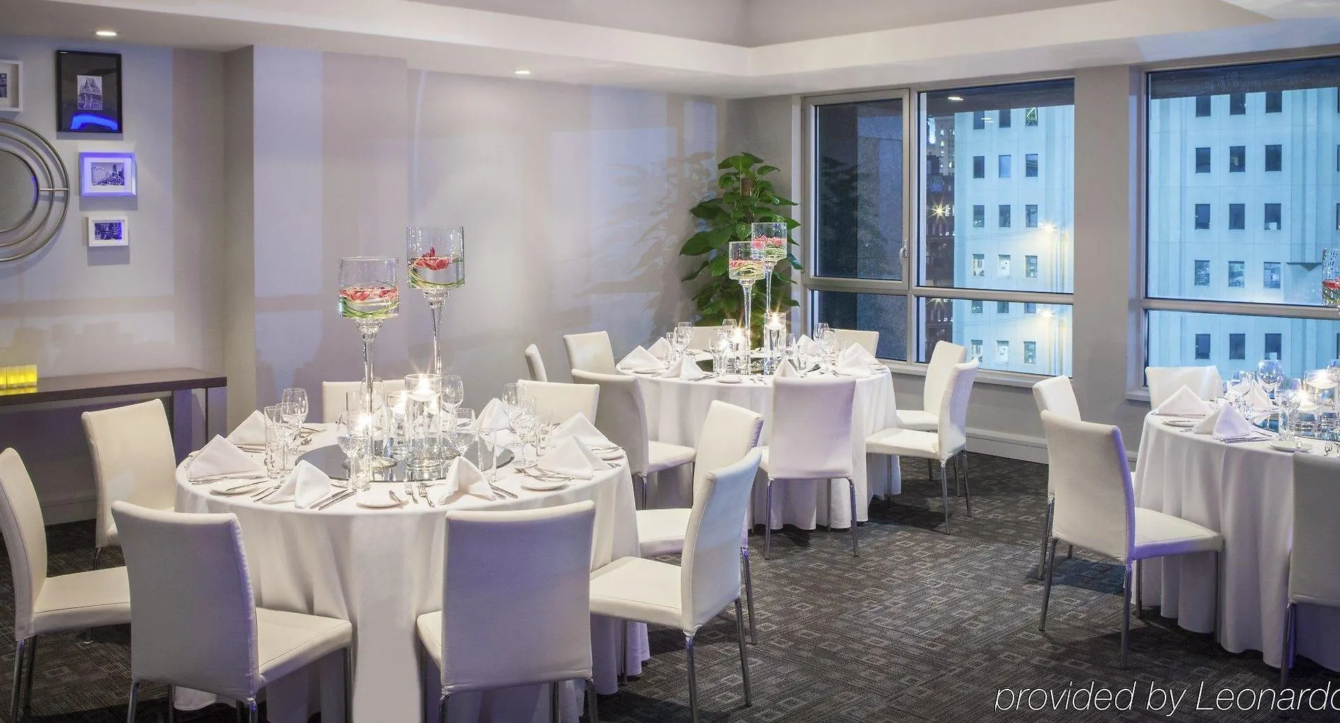 Warwick Le Crystal - Montreal Hotel