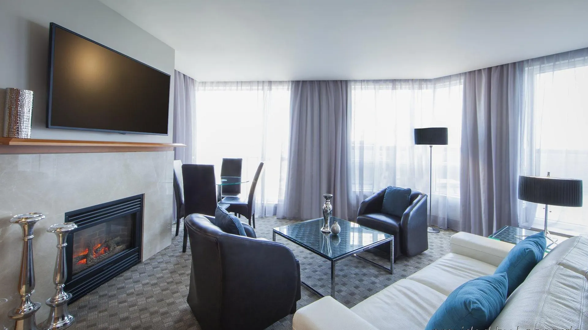 Warwick Le Crystal - Montreal Hotel