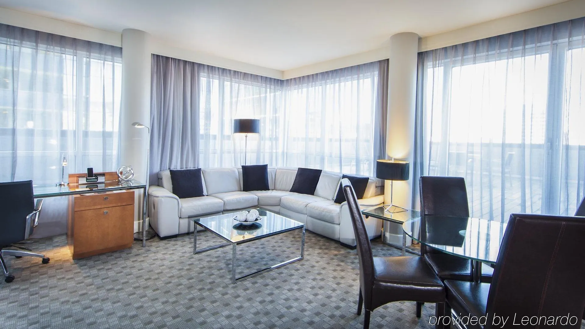 Warwick Le Crystal - Montreal Hotel