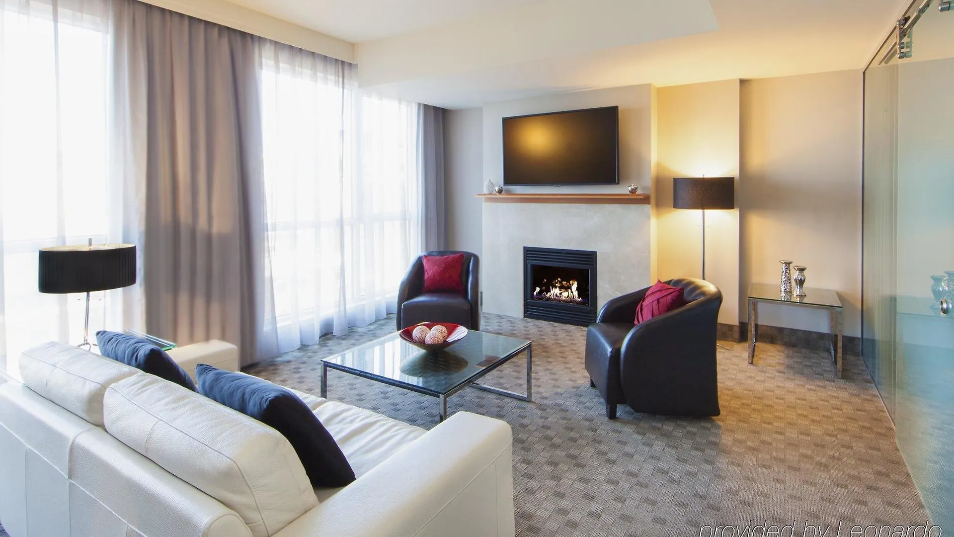 Warwick Le Crystal - Montreal Hotel 5*,