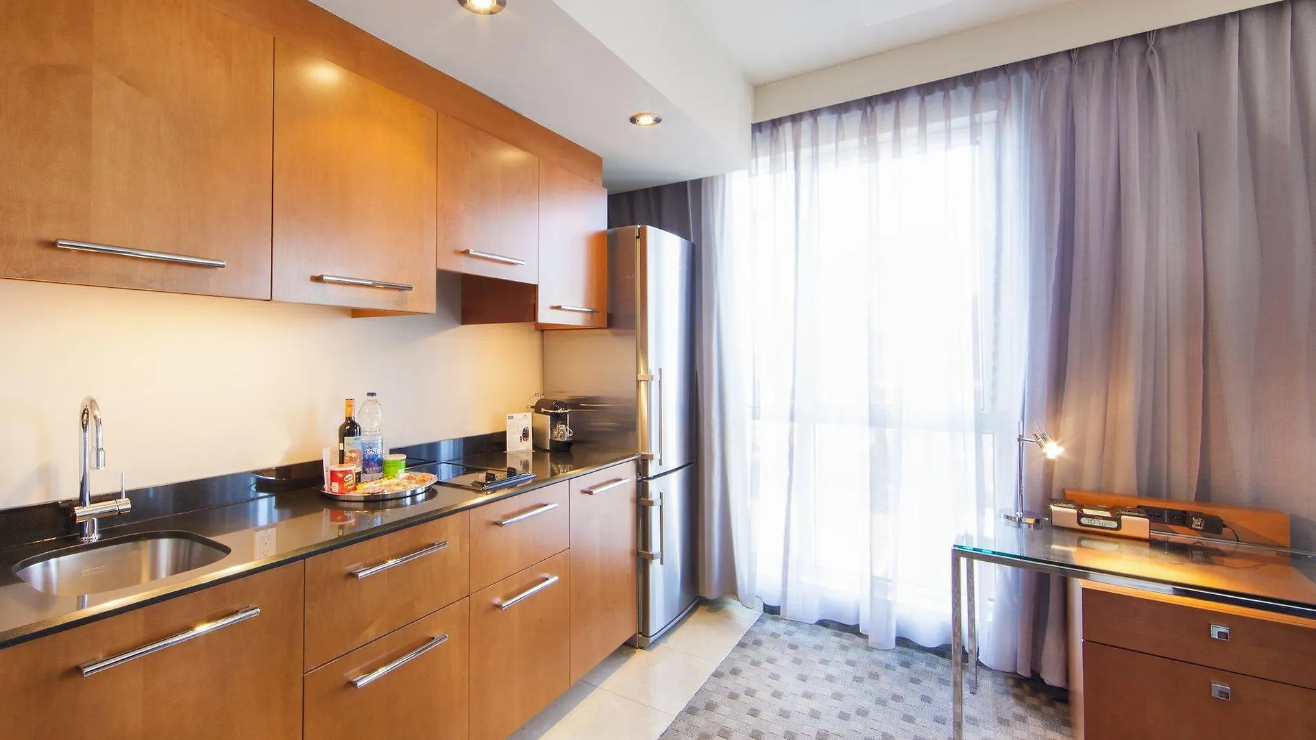 Warwick Le Crystal - Montreal Hotel