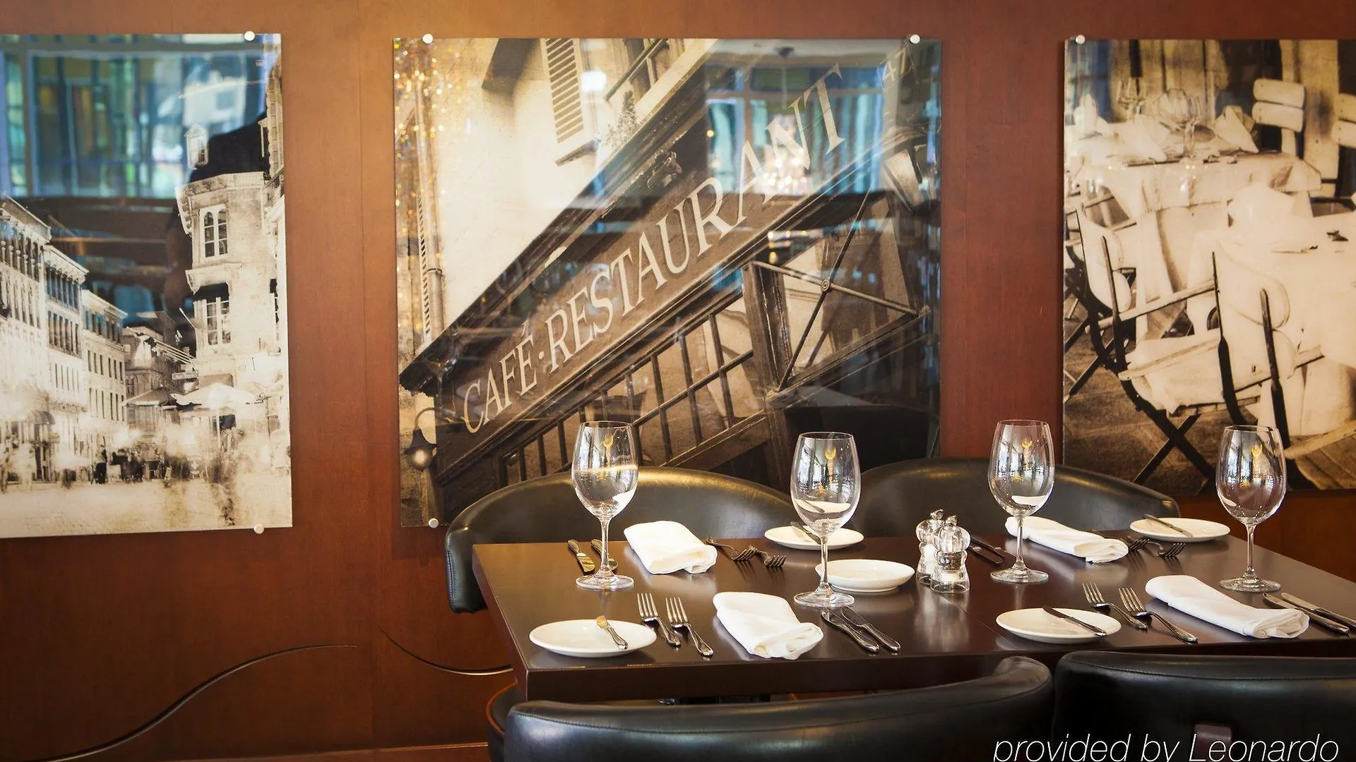 Warwick Le Crystal - Montreal Hotel