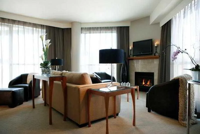 Warwick Le Crystal - Montreal Hotel