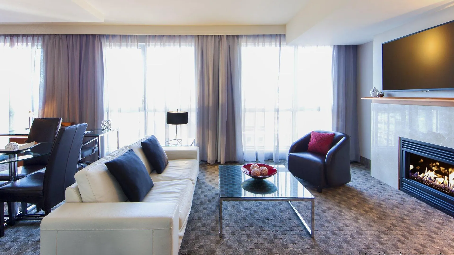 Warwick Le Crystal - Montreal Hotel 5*,  Canada