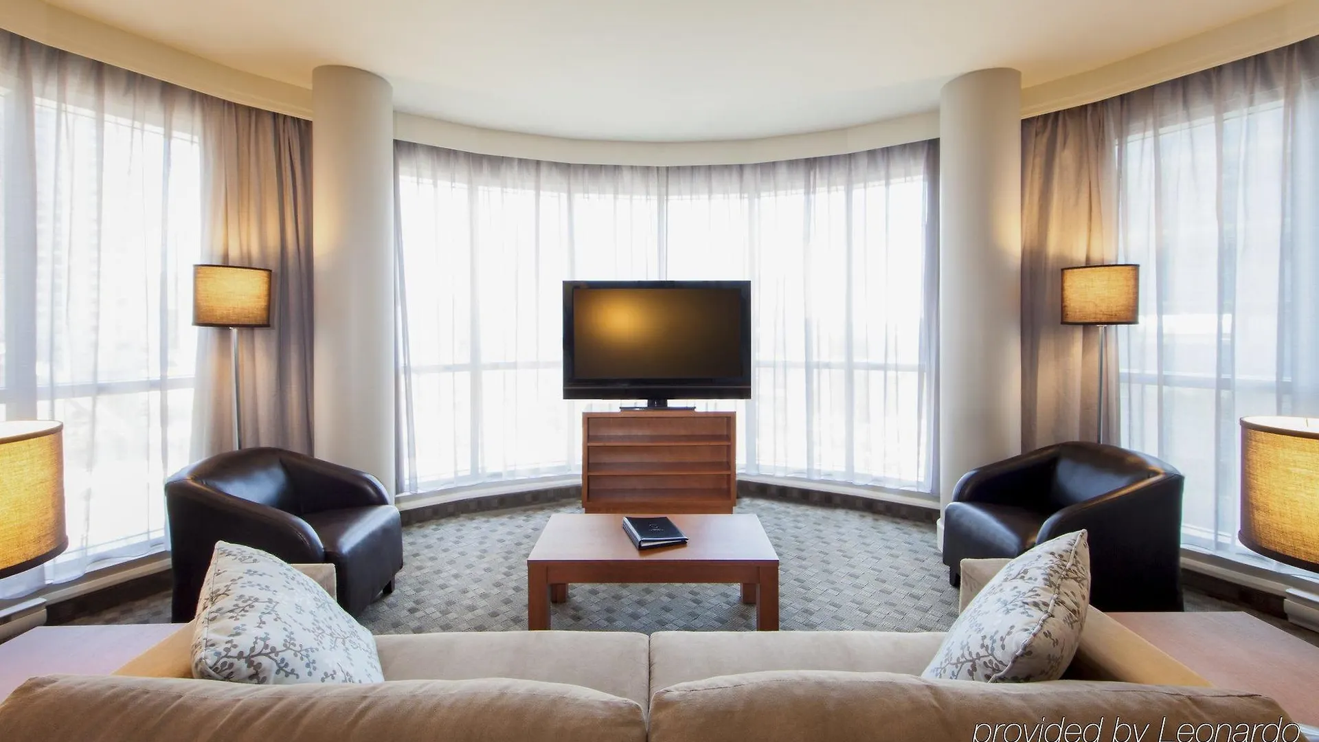 Warwick Le Crystal - Montreal Hotel