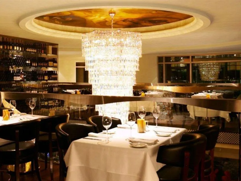 Warwick Le Crystal - Montreal Hotel Canada