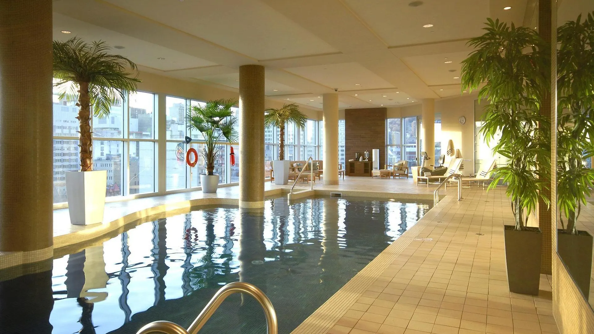 Warwick Le Crystal - Montreal Hotel