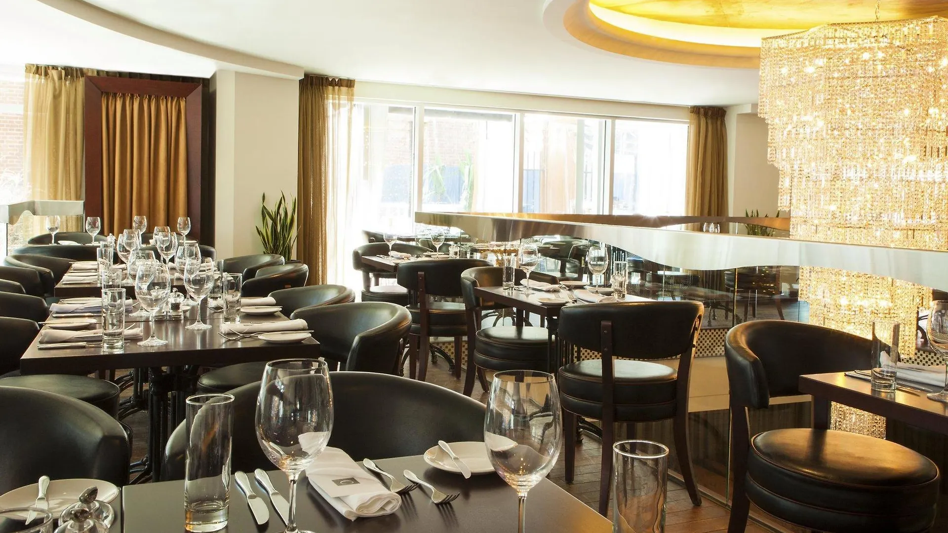 Warwick Le Crystal - Montreal Hotel Canada