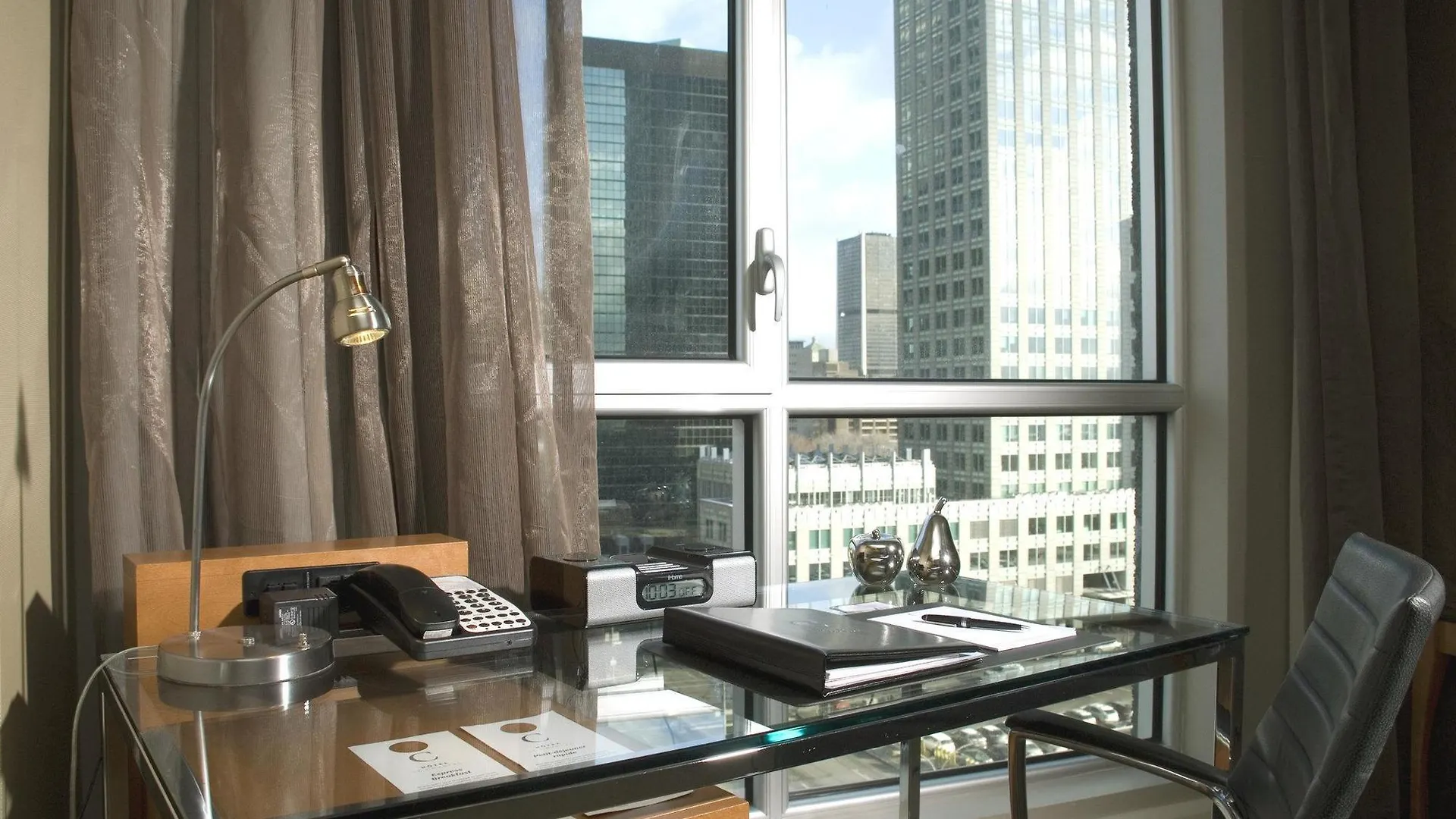 Warwick Le Crystal - Montreal Hotel