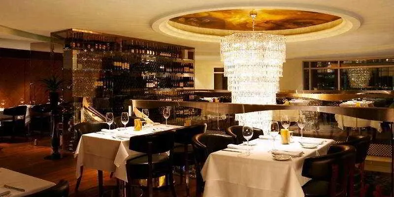 Warwick Le Crystal - Montreal Hotel 5*,