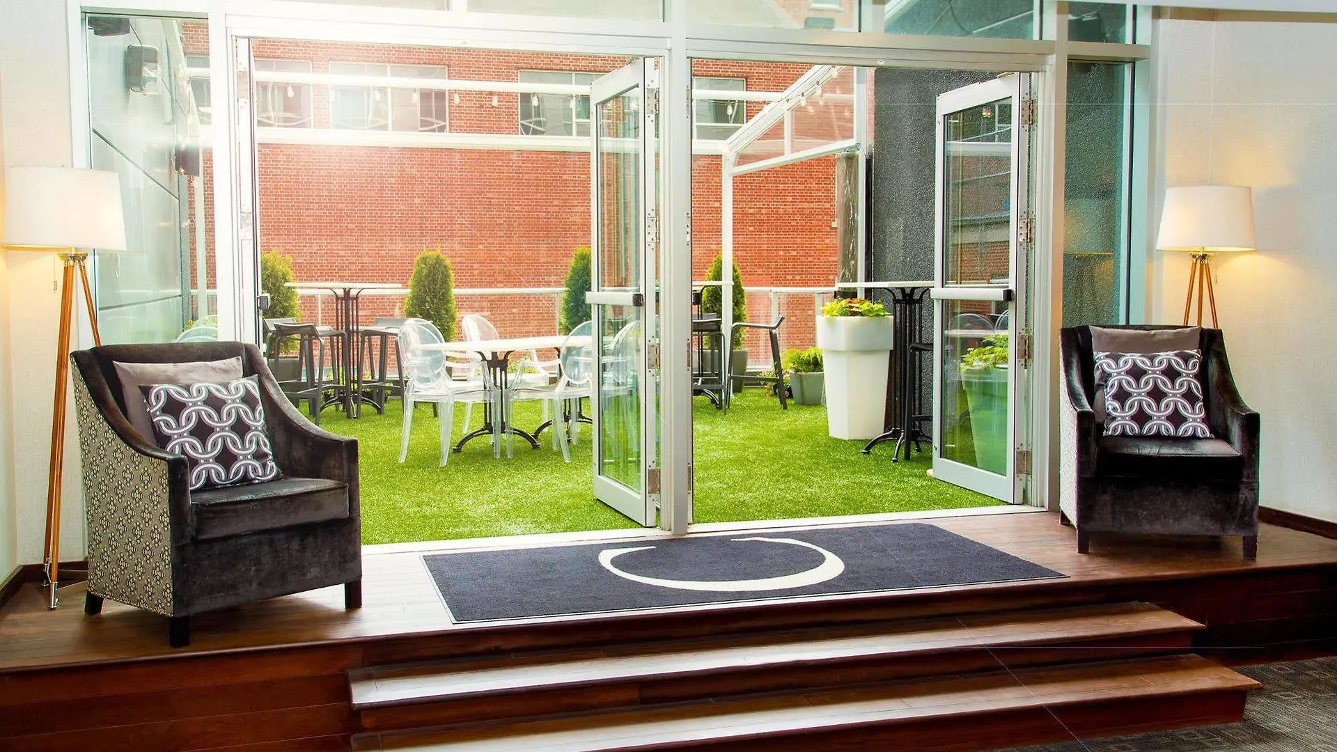 Warwick Le Crystal - Montreal Hotel