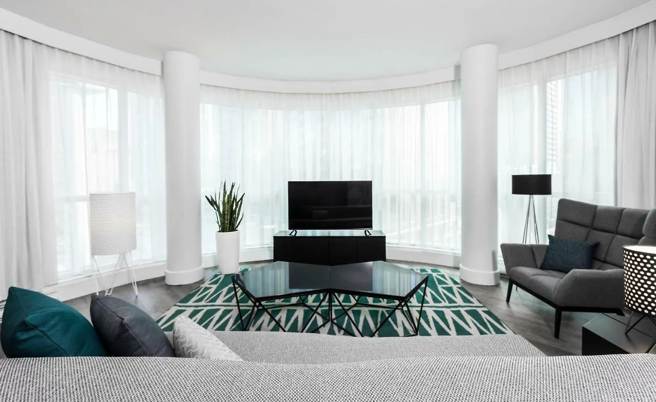 Warwick Le Crystal - Montreal Hotel 5*,