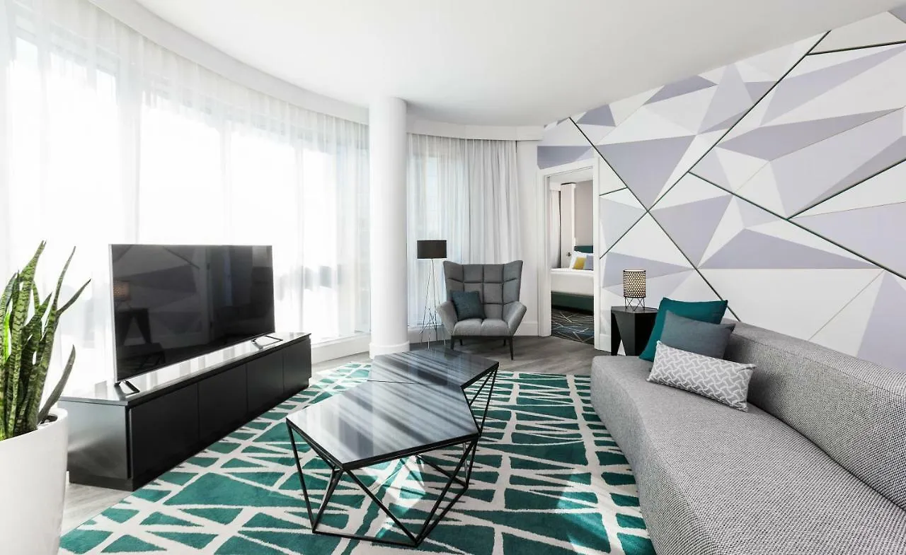 Warwick Le Crystal - Montreal Hotel