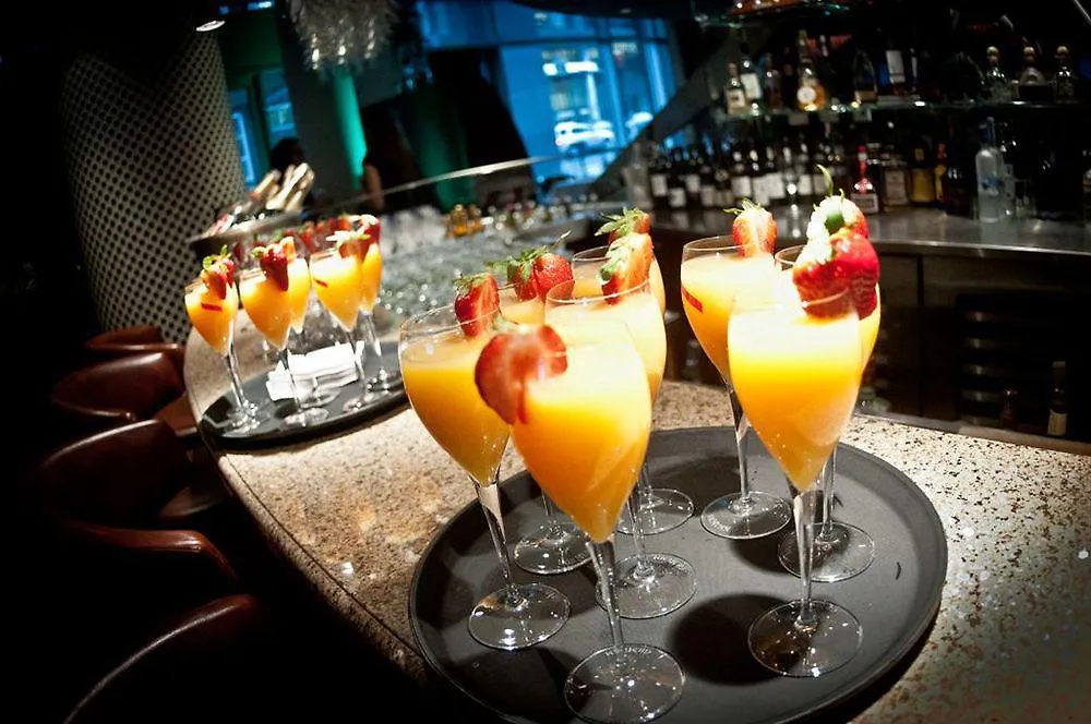 Warwick Le Crystal - Montreal Hotel Canada